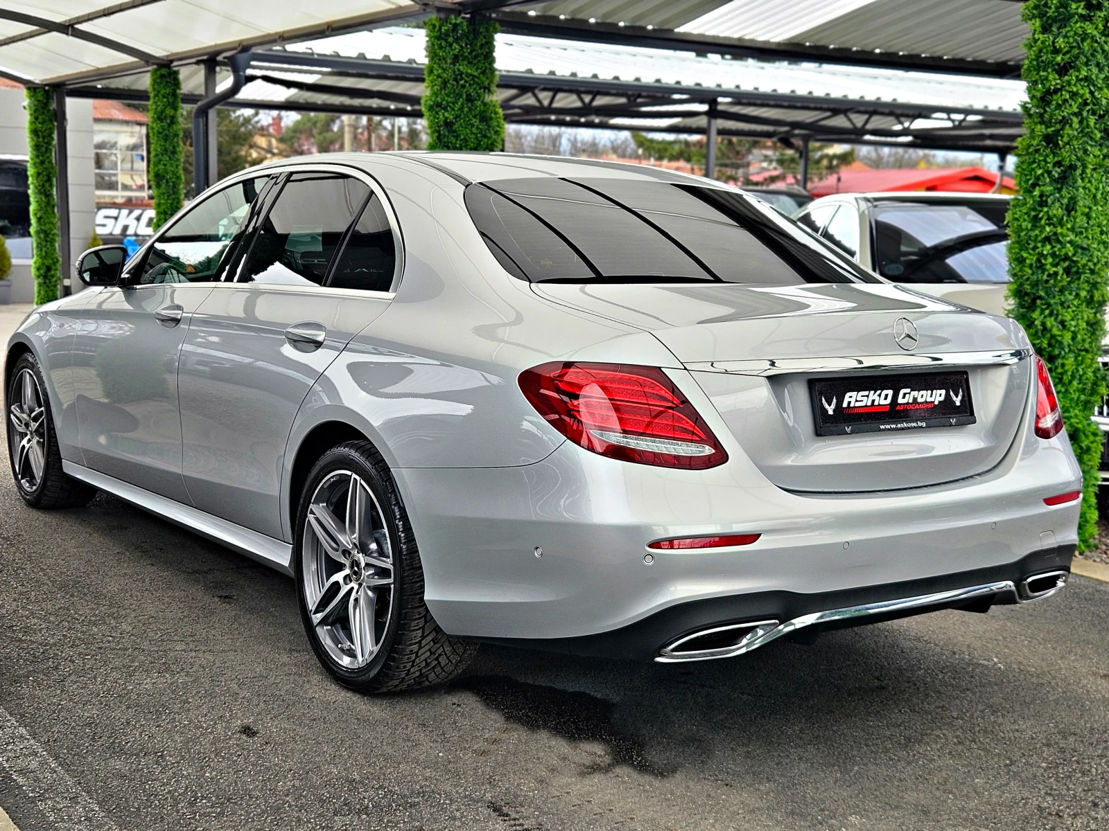 Mercedes-Benz E 220 AMG/4MAT/DISTR/HUD/CAMERA/CAR PLAY/BURMESTER/LIZIN, снимка 7 - Автомобили и джипове - 53901708