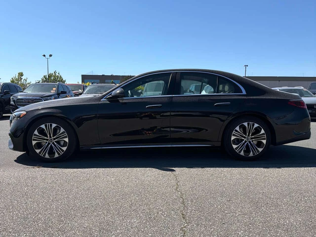 Mercedes-Benz E 450 * CARFAX * 4MATIC * 360 * CARPLAY, снимка 2 - Автомобили и джипове - 54380872