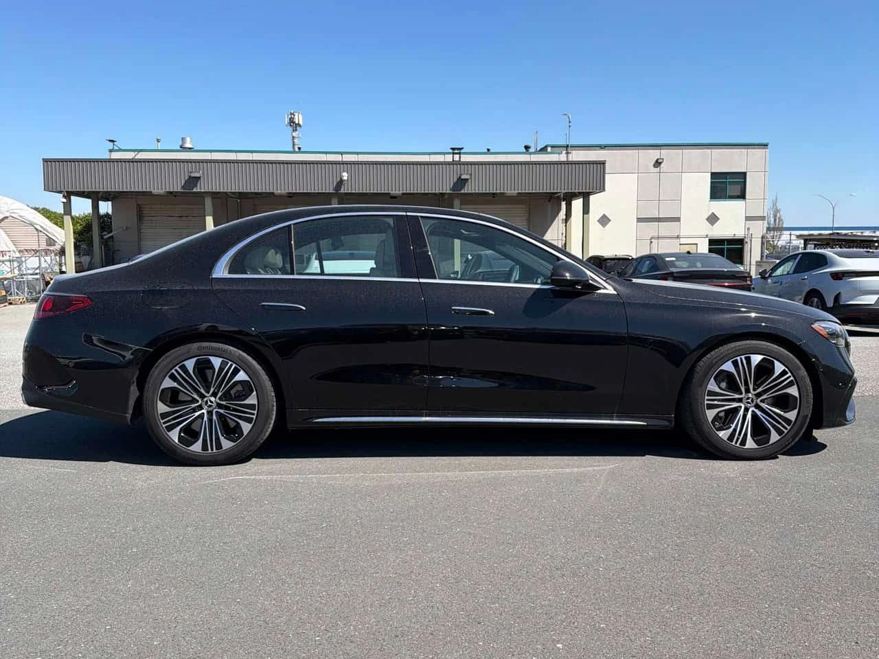 Mercedes-Benz E 450 * CARFAX * 4MATIC * 360 * CARPLAY, снимка 16 - Автомобили и джипове - 54380872