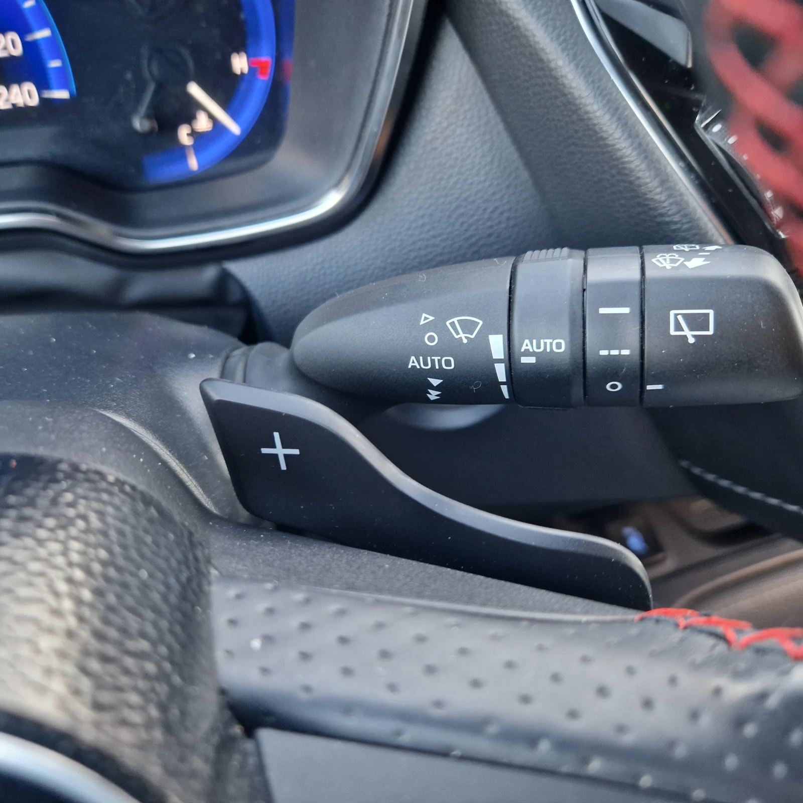 Toyota Corolla Sports 2.0 Hybrid GR Sport, снимка 10 - Автомобили и джипове - 54624334
