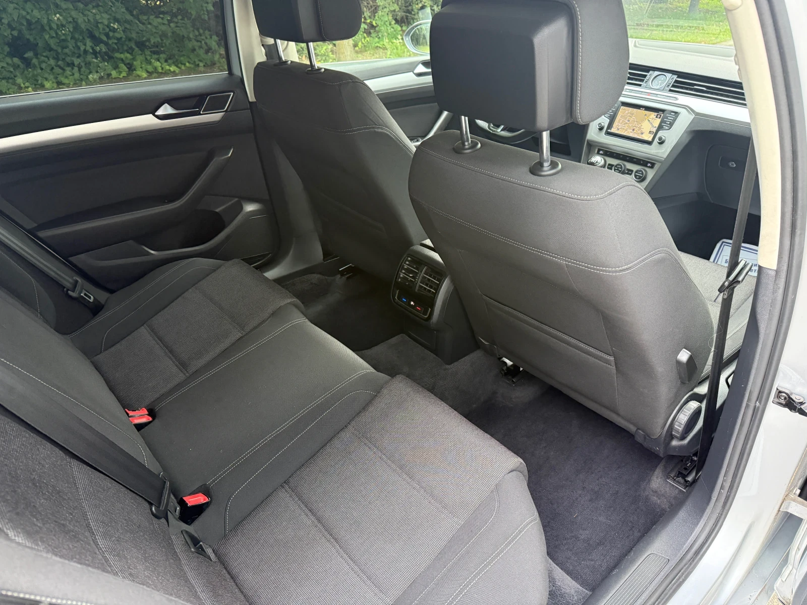 VW Passat 2.0 TDi BMT, снимка 10 - Автомобили и джипове - 54973967