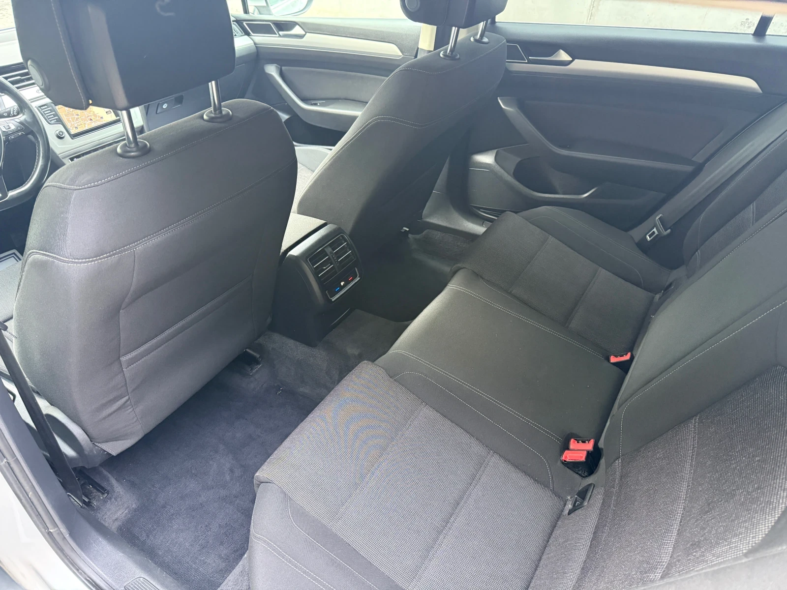 VW Passat 2.0 TDi BMT, снимка 11 - Автомобили и джипове - 54973967