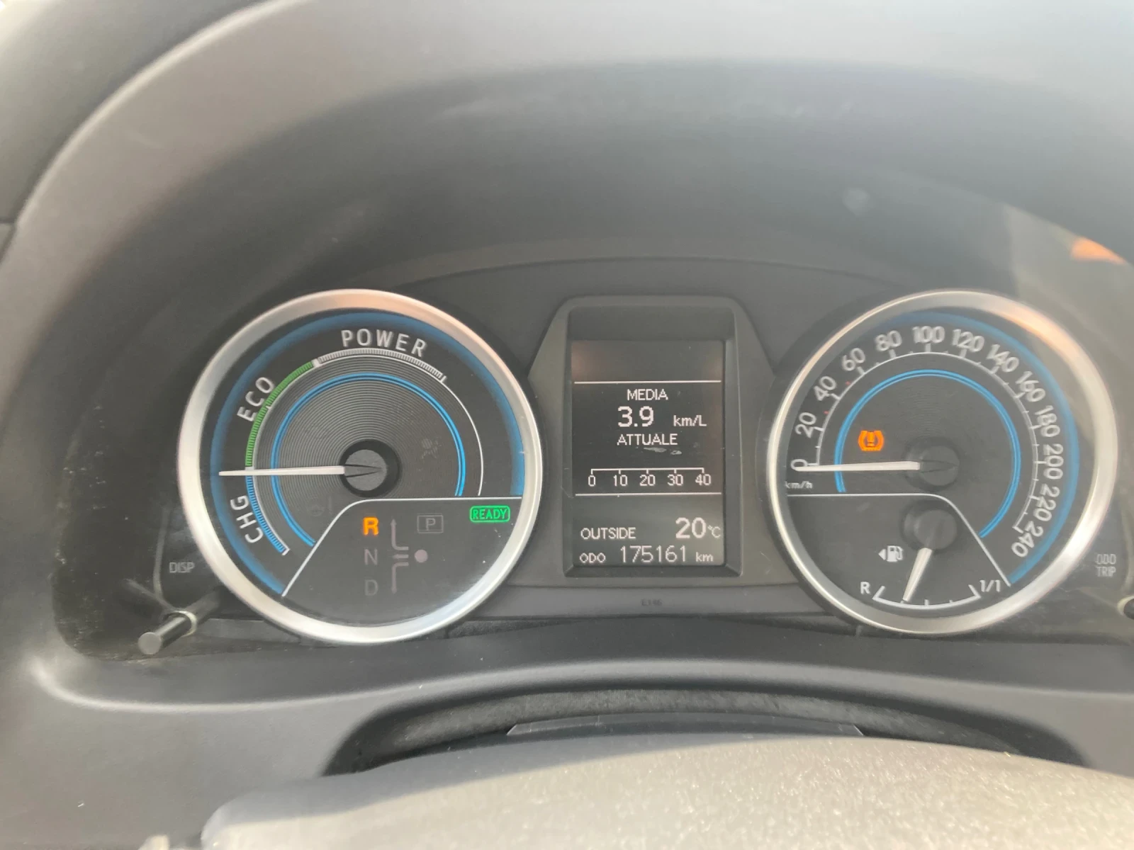Toyota Auris 1.8 Benzin-Hibrid 99ks , снимка 12 - Автомобили и джипове - 55019457
