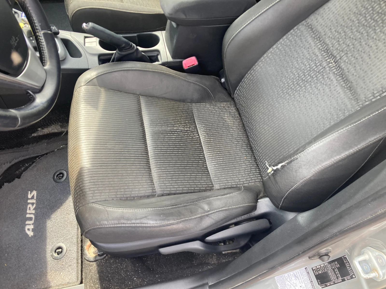 Toyota Auris 1.8 Benzin-Hibrid 99ks , снимка 8 - Автомобили и джипове - 55019457
