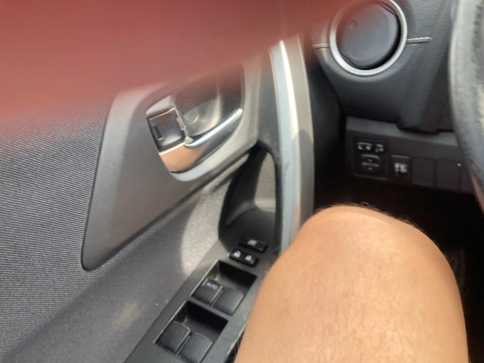 Toyota Auris 1.8 Benzin-Hibrid 99ks , снимка 11 - Автомобили и джипове - 55019457