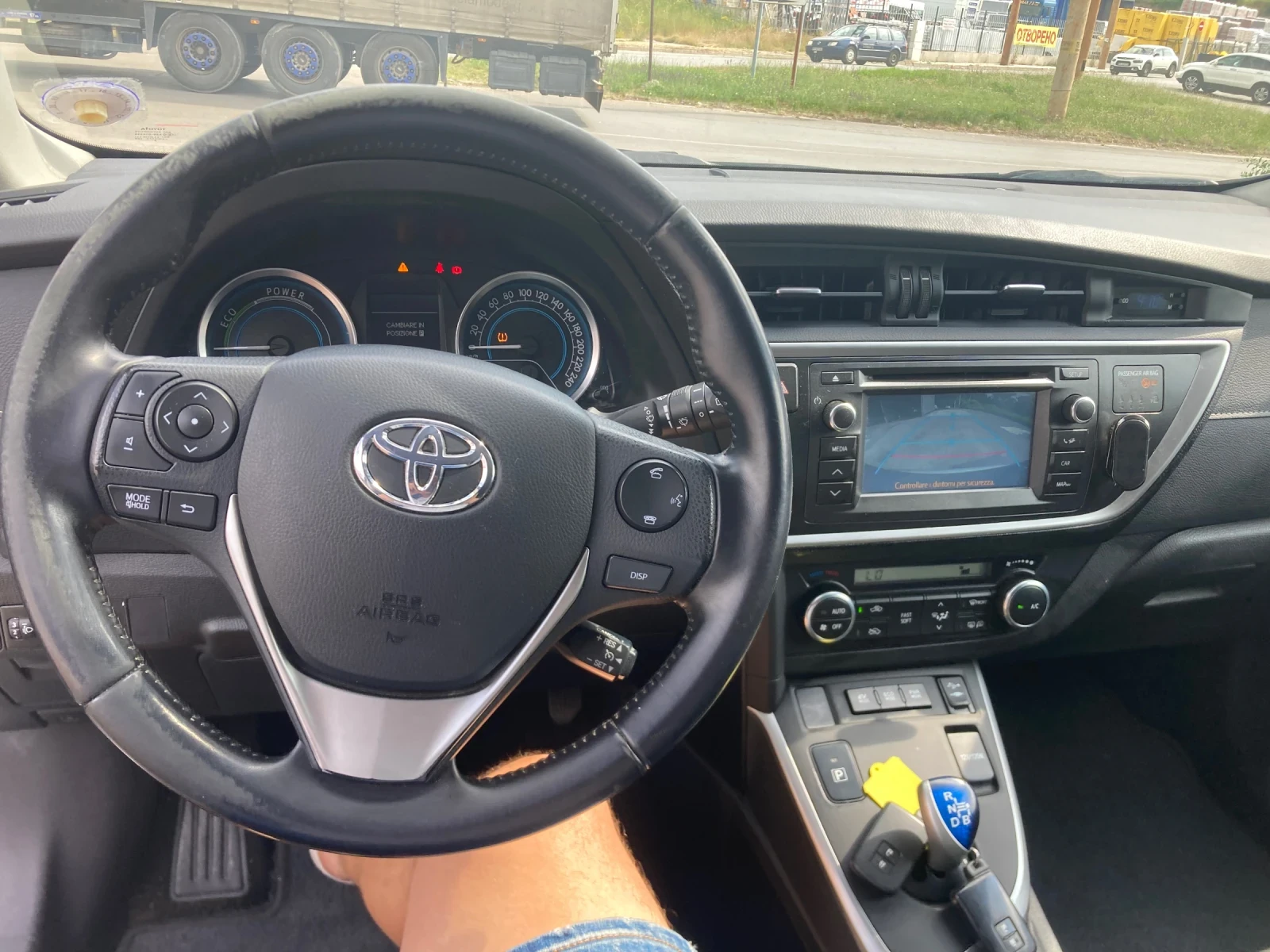 Toyota Auris 1.8 Benzin-Hibrid 99ks , снимка 9 - Автомобили и джипове - 55019457