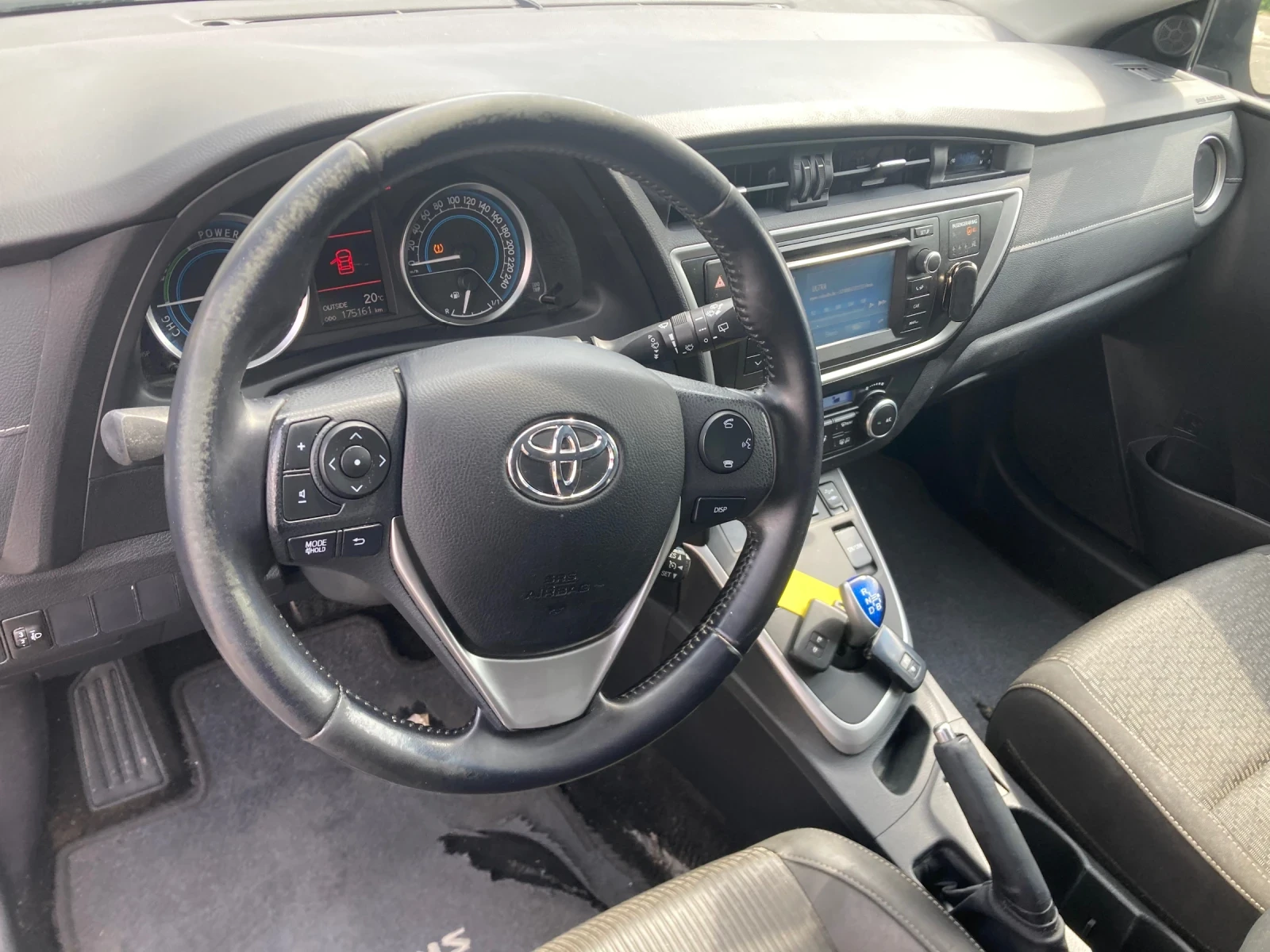Toyota Auris 1.8 Benzin-Hibrid 99ks , снимка 7 - Автомобили и джипове - 55019457