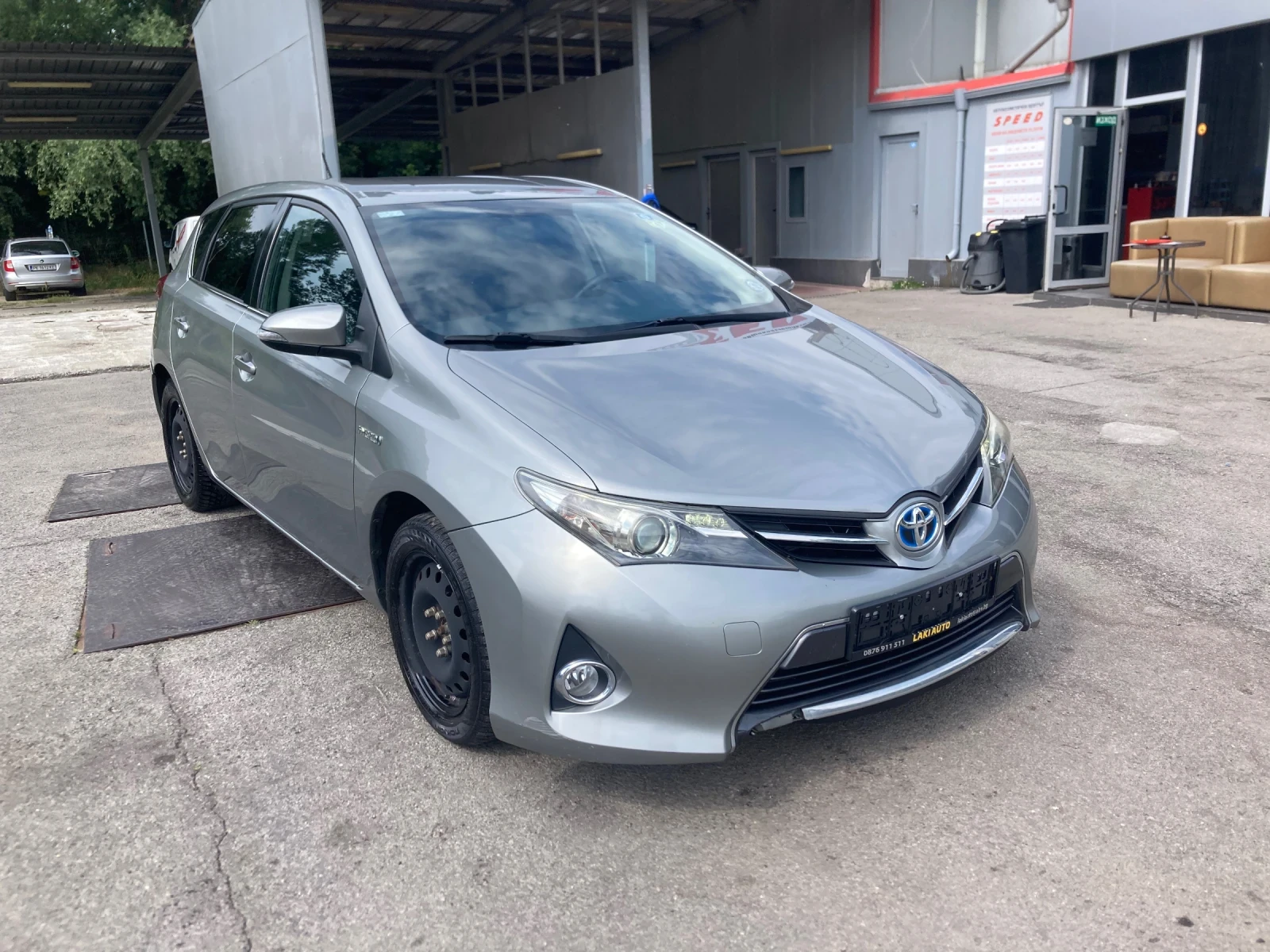 Toyota Auris 1.8 Benzin-Hibrid 99ks , снимка 2 - Автомобили и джипове - 55019457