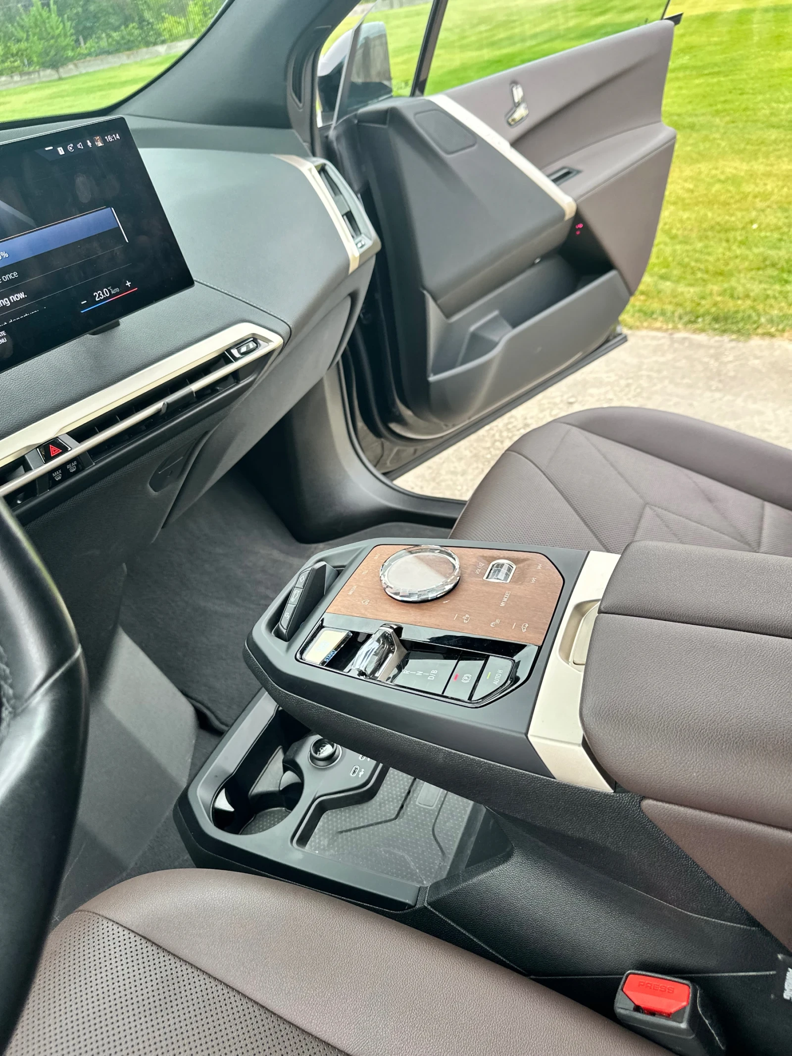 BMW iX, снимка 8 - Автомобили и джипове - 55248735