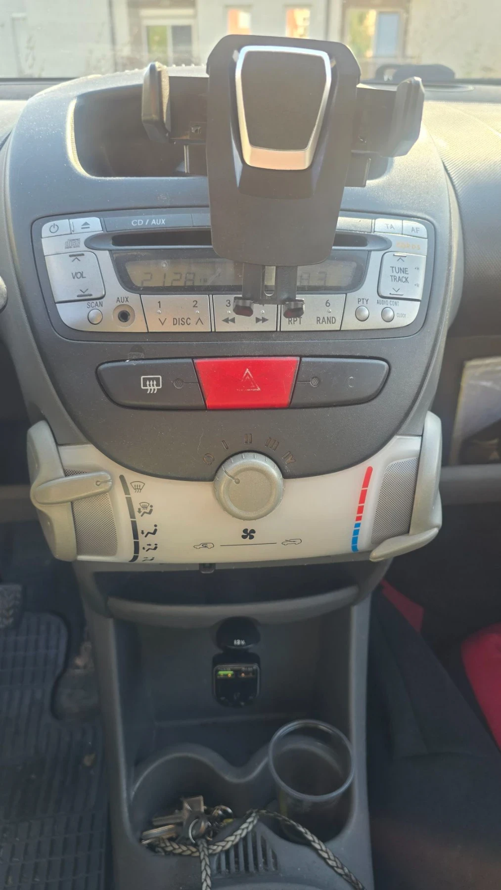 Toyota Aygo 1.0 i kluma , снимка 9 - Автомобили и джипове - 56125367