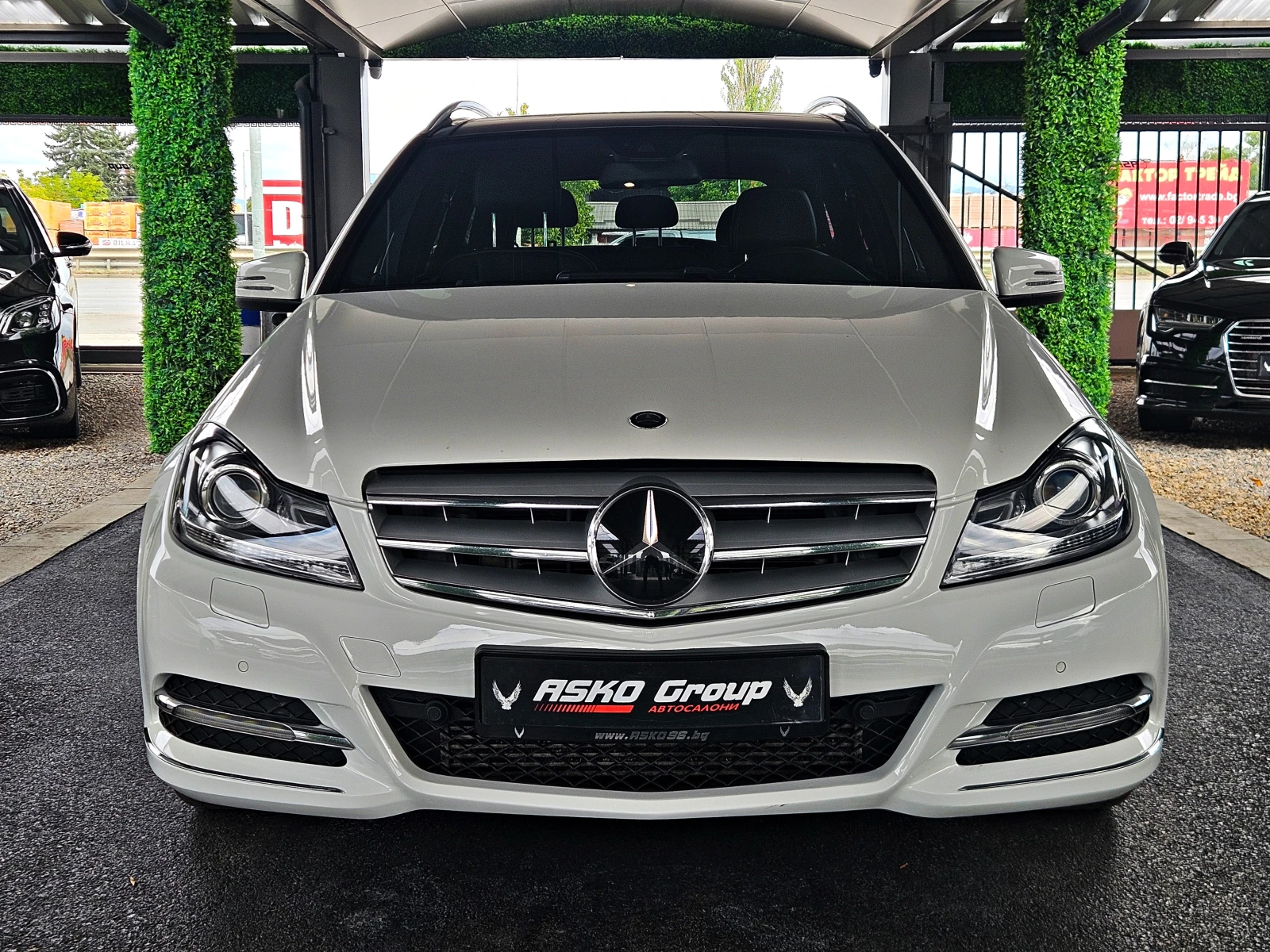 Mercedes-Benz C 300 AMG/4MAT/DISTR/CAMERA/PANO/HARMAN/ПОДГРЕВ/ПАМЕТ/LI, снимка 2 - Автомобили и джипове - 56269796