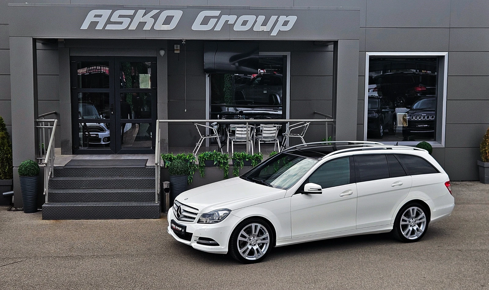 Mercedes-Benz C 300 AMG/4MAT/DISTR/CAMERA/PANO/HARMAN/ПОДГРЕВ/ПАМЕТ/LI, снимка 17 - Автомобили и джипове - 56269796