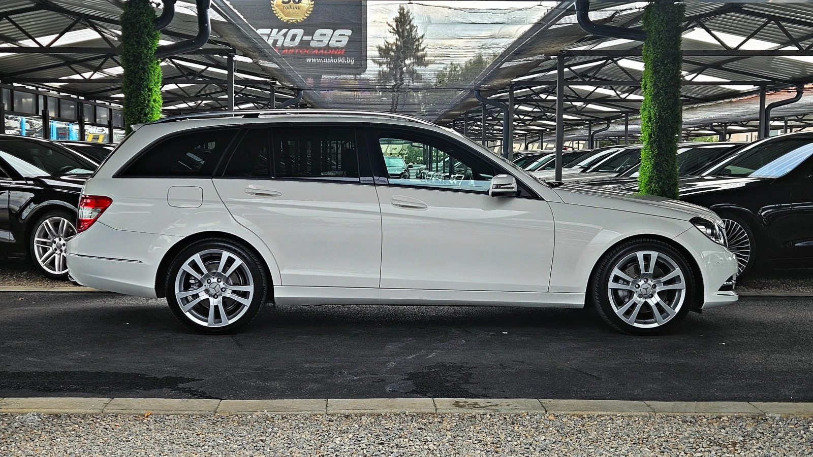 Mercedes-Benz C 300 AMG/4MAT/DISTR/CAMERA/PANO/HARMAN/ПОДГРЕВ/ПАМЕТ/LI, снимка 4 - Автомобили и джипове - 56269796