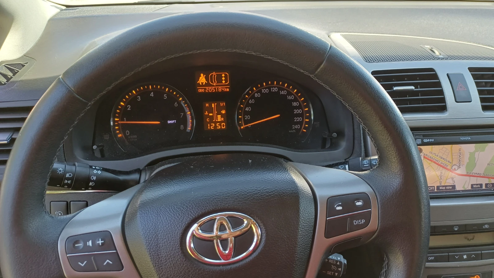 Toyota Avensis, снимка 15 - Автомобили и джипове - 56345696