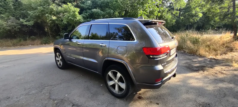 Jeep Grand cherokee Overland, снимка 4 - Автомобили и джипове - 52683233