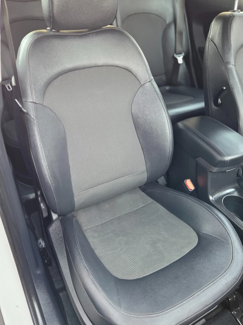 Hyundai IX35 1.7CRDi Facelift Кожа УНИКАТ, снимка 8 - Автомобили и джипове - 52627465