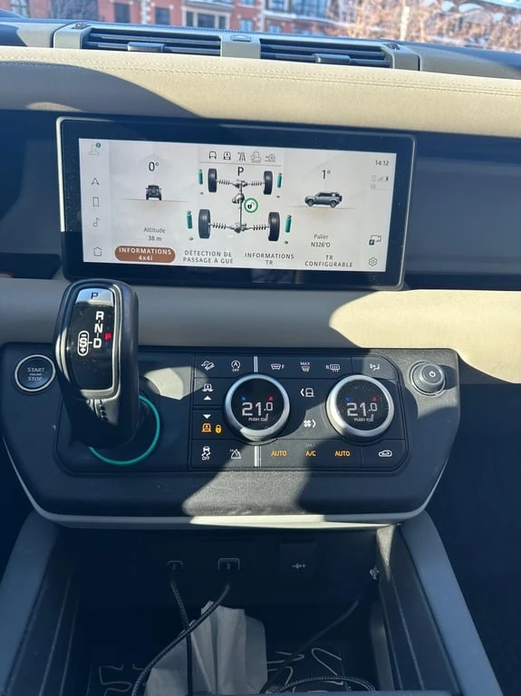 Land Rover Defender * SE * CARFAX * БЕЗ ПЪРВОНАЧАЛНА ВНОСКА, снимка 11 - Автомобили и джипове - 53178500