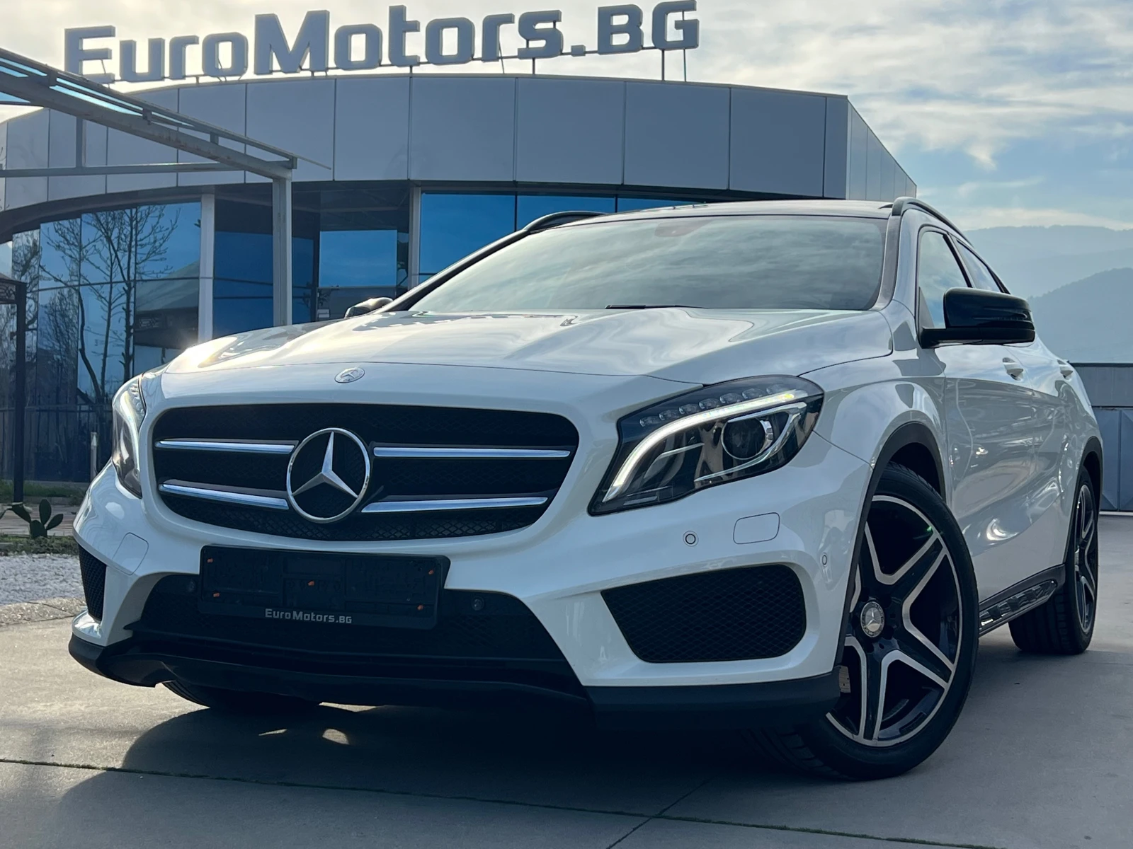 Mercedes-Benz GLA 220d, 4-MATIC, AMG LINE, NIGHT PACK, FULL SERVICE-, снимка 1