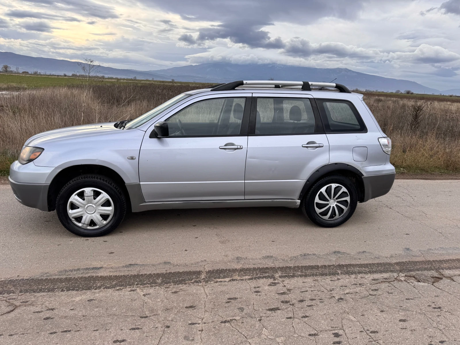 Mitsubishi Outlander 2.0i LPG 4x4 Теглич - изображение 2