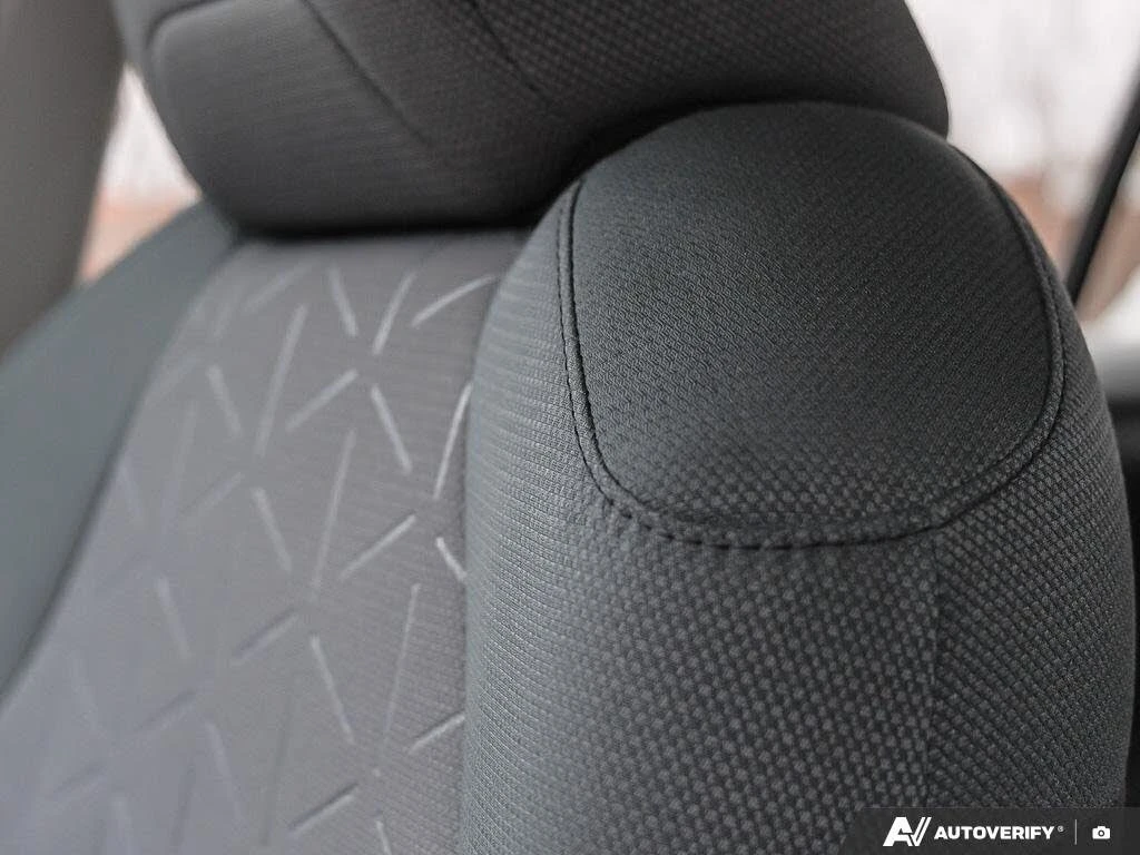 Toyota Rav4 LE AWD, снимка 15 - Автомобили и джипове - 54384240