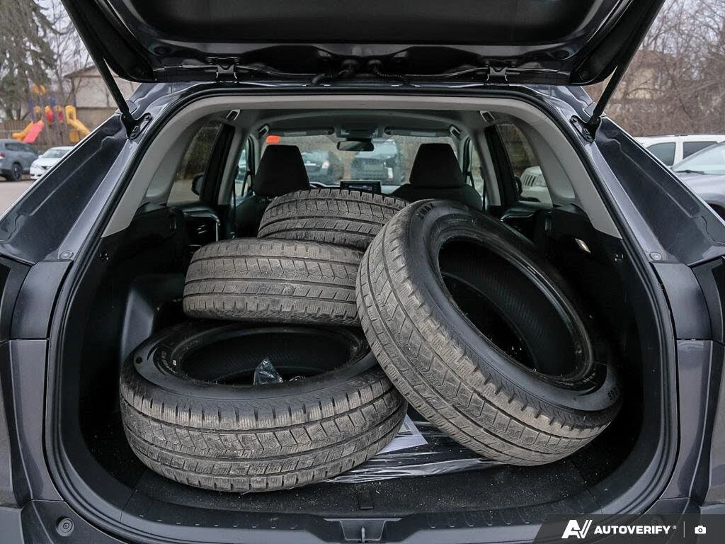 Toyota Rav4 LE AWD, снимка 17 - Автомобили и джипове - 54384240