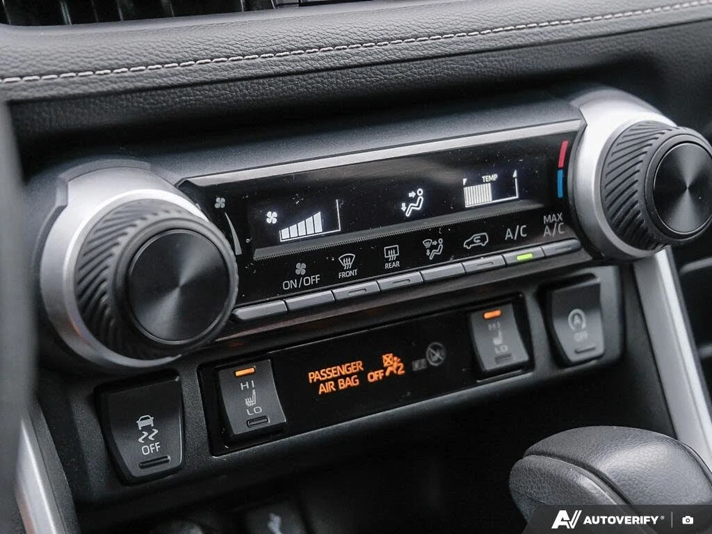 Toyota Rav4 LE AWD, снимка 13 - Автомобили и джипове - 54384240
