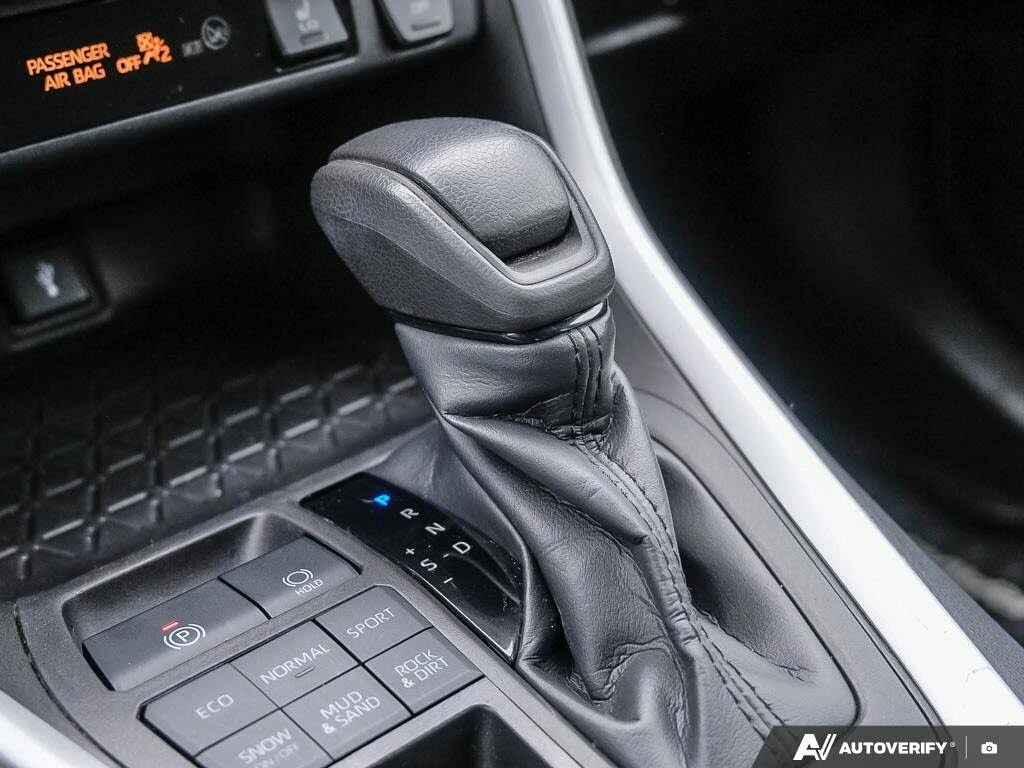 Toyota Rav4 LE AWD, снимка 12 - Автомобили и джипове - 54384240