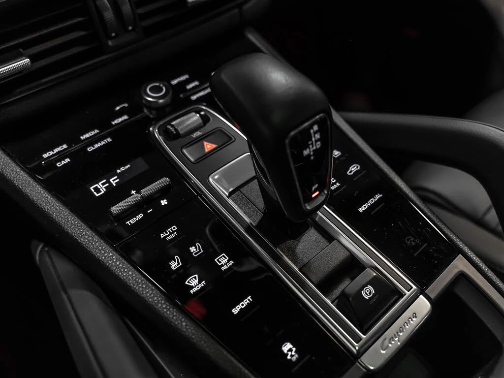 Porsche Cayenne SOFT-CLOSE* DIGITAL* BOSE* DIS* ОБДУХ* 360* КРАЙНА, снимка 12 - Автомобили и джипове - 55221675