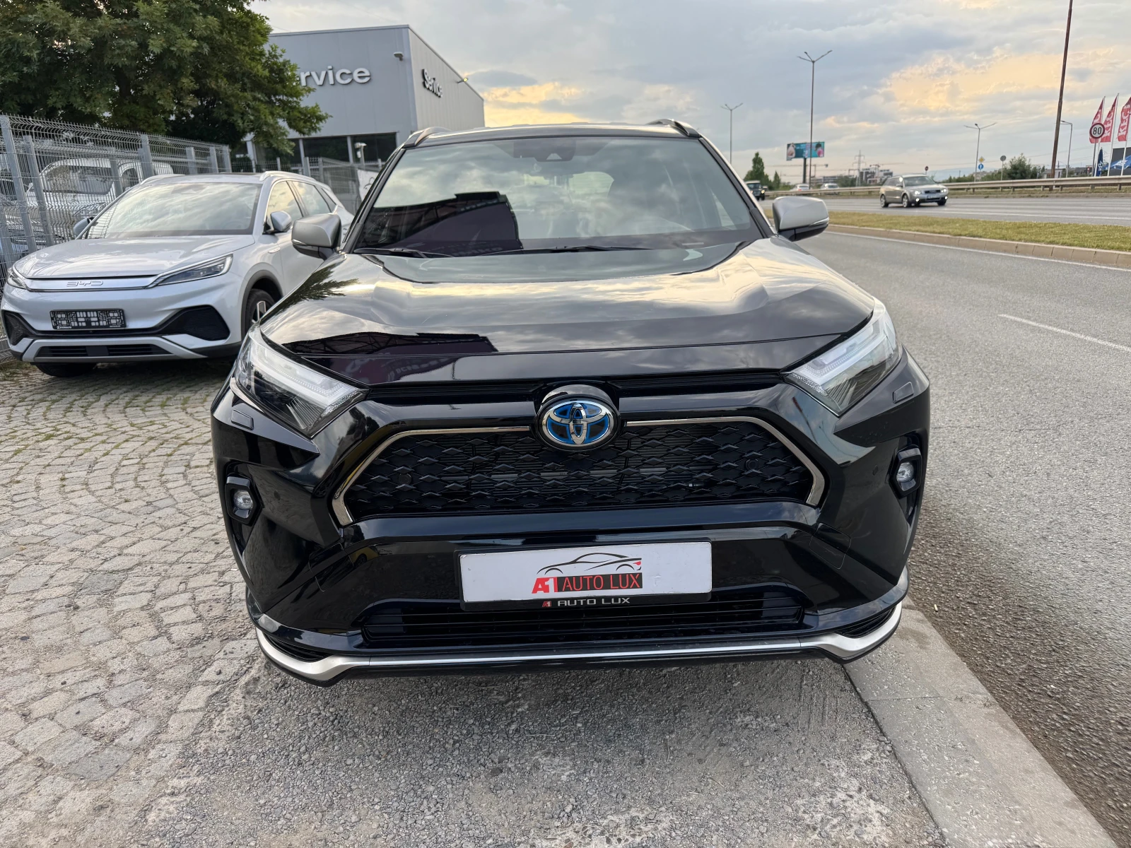 Toyota Rav4 2, 5L Plug-in-Hybrid/ 4X4 | Mobile.bg � ����������� 2