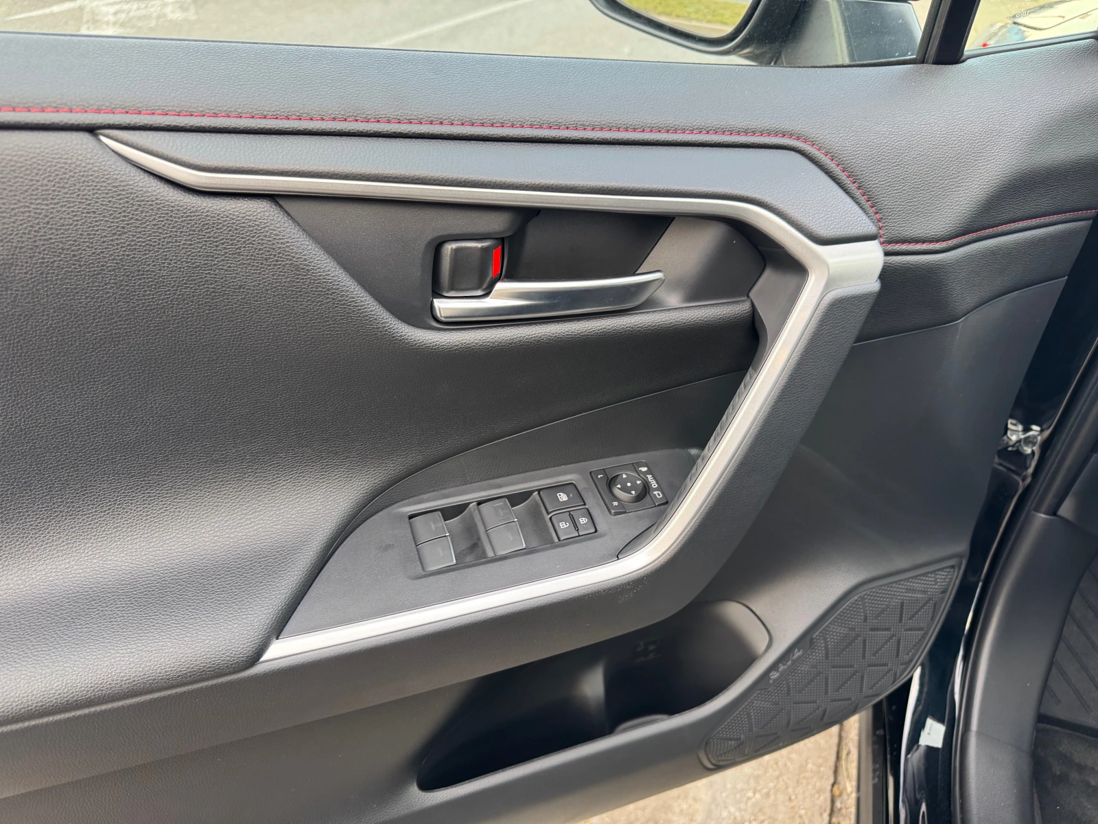 Toyota Rav4 2, 5L Plug-in-Hybrid/ 4X4 | Mobile.bg � ����������� 10