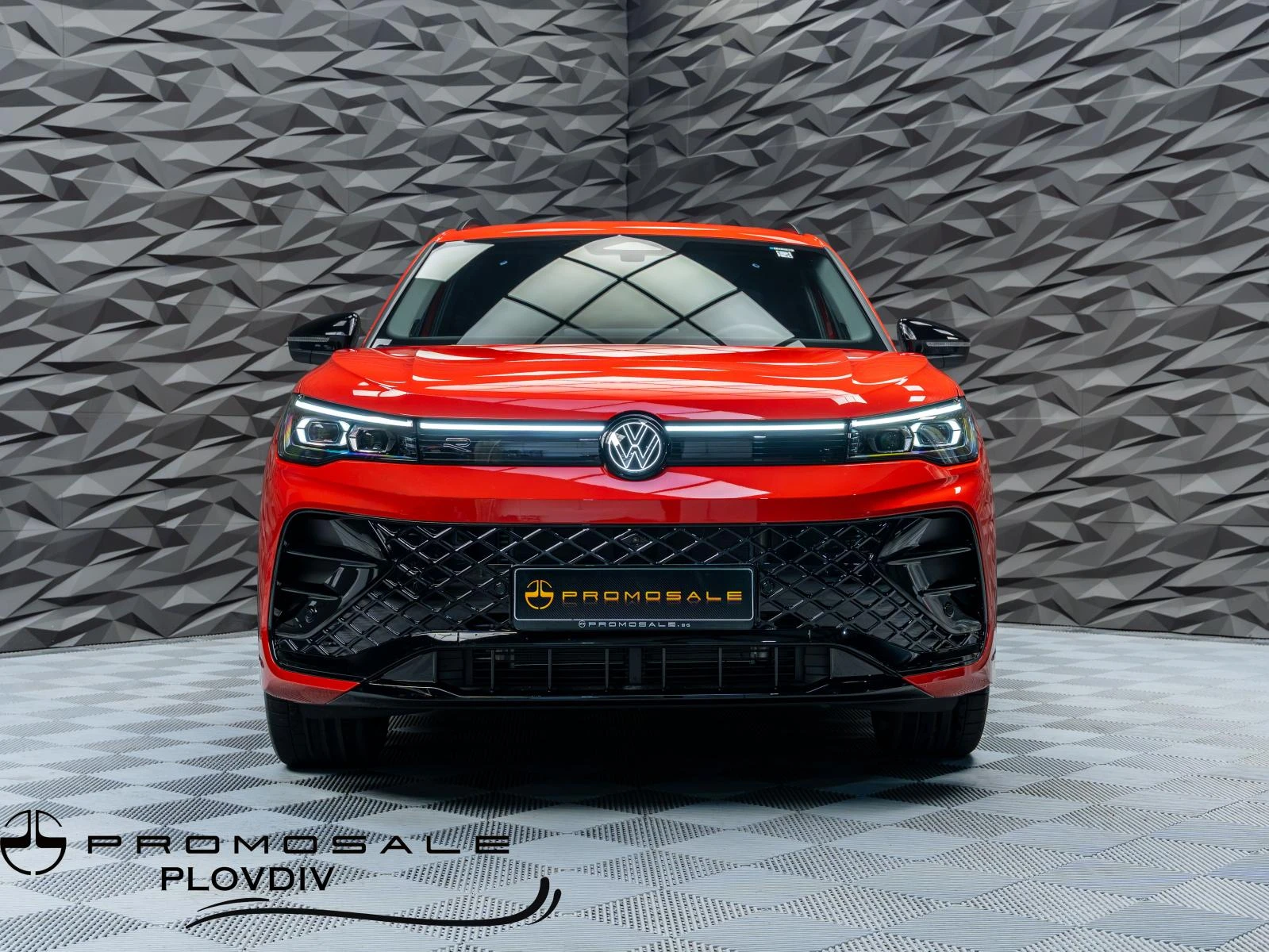 VW Tiguan 4MOTION* R-LINE* H&K* 360CAM* PANO* HUD* ОБДУХВ* , снимка 2 - Автомобили и джипове - 55430728