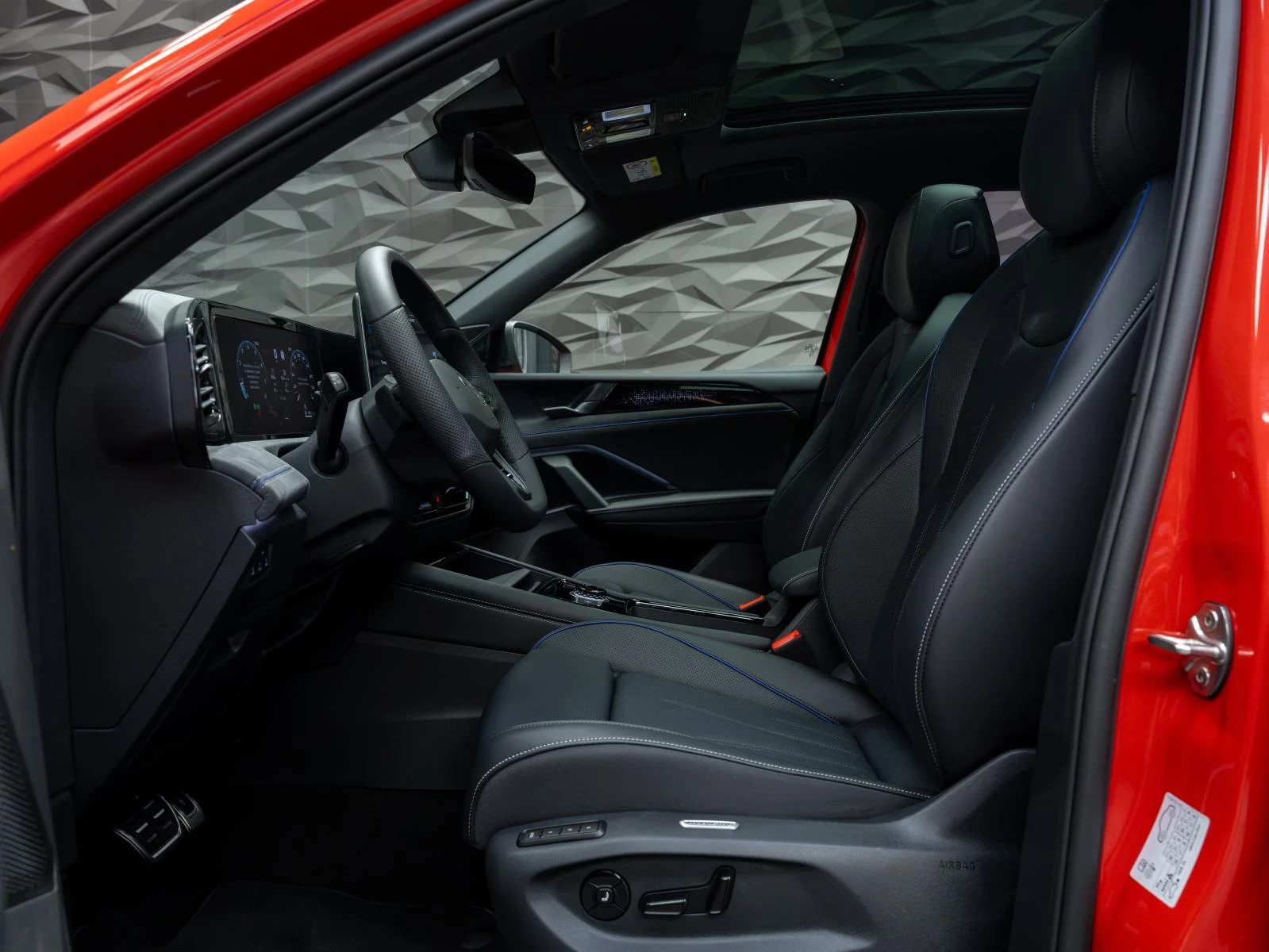 VW Tiguan 4MOTION* R-LINE* H&K* 360CAM* PANO* HUD* ОБДУХВ* , снимка 7 - Автомобили и джипове - 55430728