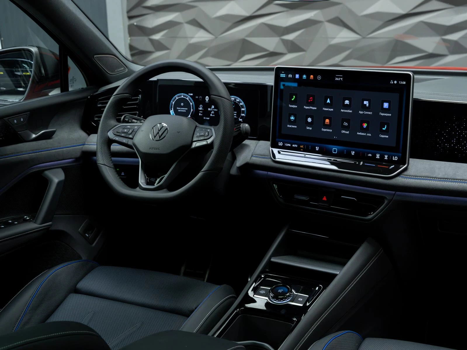 VW Tiguan 4MOTION* R-LINE* H&K* 360CAM* PANO* HUD* ОБДУХВ* , снимка 16 - Автомобили и джипове - 55430728
