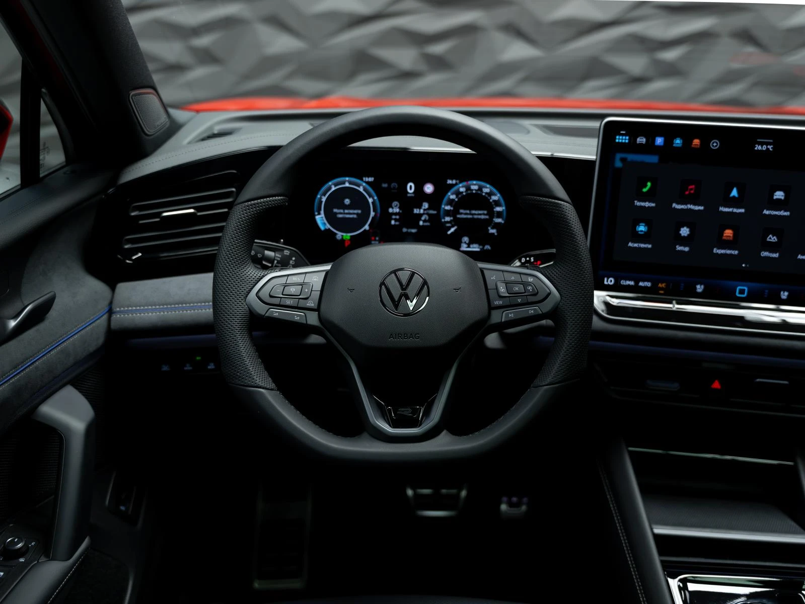 VW Tiguan 4MOTION* R-LINE* H&K* 360CAM* PANO* HUD* ОБДУХВ* , снимка 13 - Автомобили и джипове - 55430728