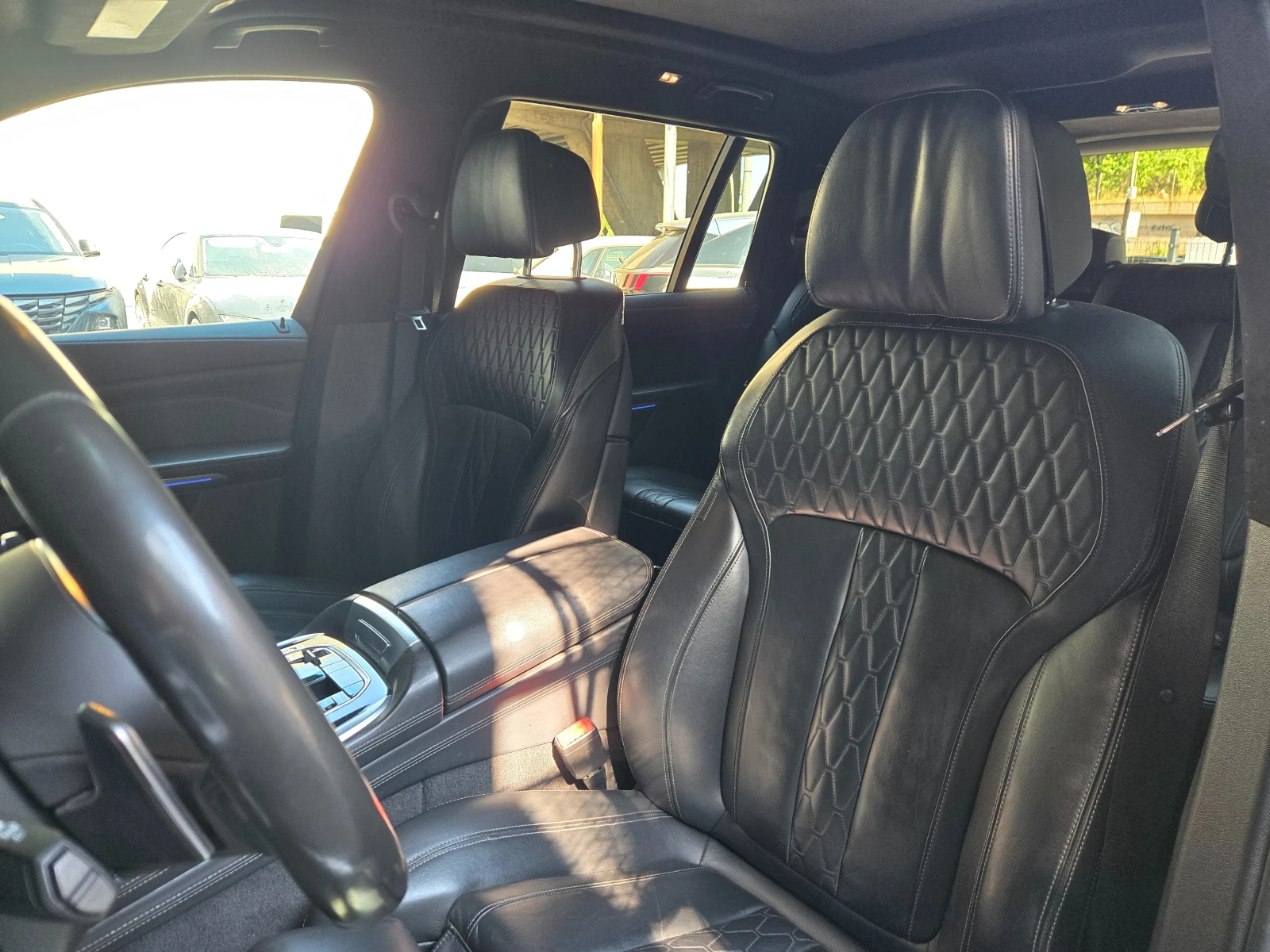 BMW X7 4.0i* xDrive* PANO* ВЪЗДУХ* ВАКУМ* Craftedclarity , снимка 12 - Автомобили и джипове - 55614253