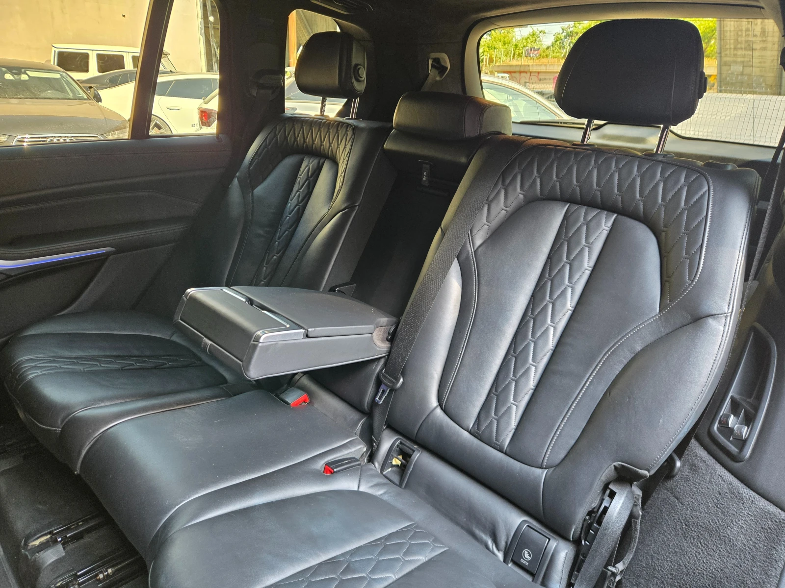 BMW X7 4.0i* xDrive* PANO* ВЪЗДУХ* ВАКУМ* Craftedclarity , снимка 13 - Автомобили и джипове - 55614253