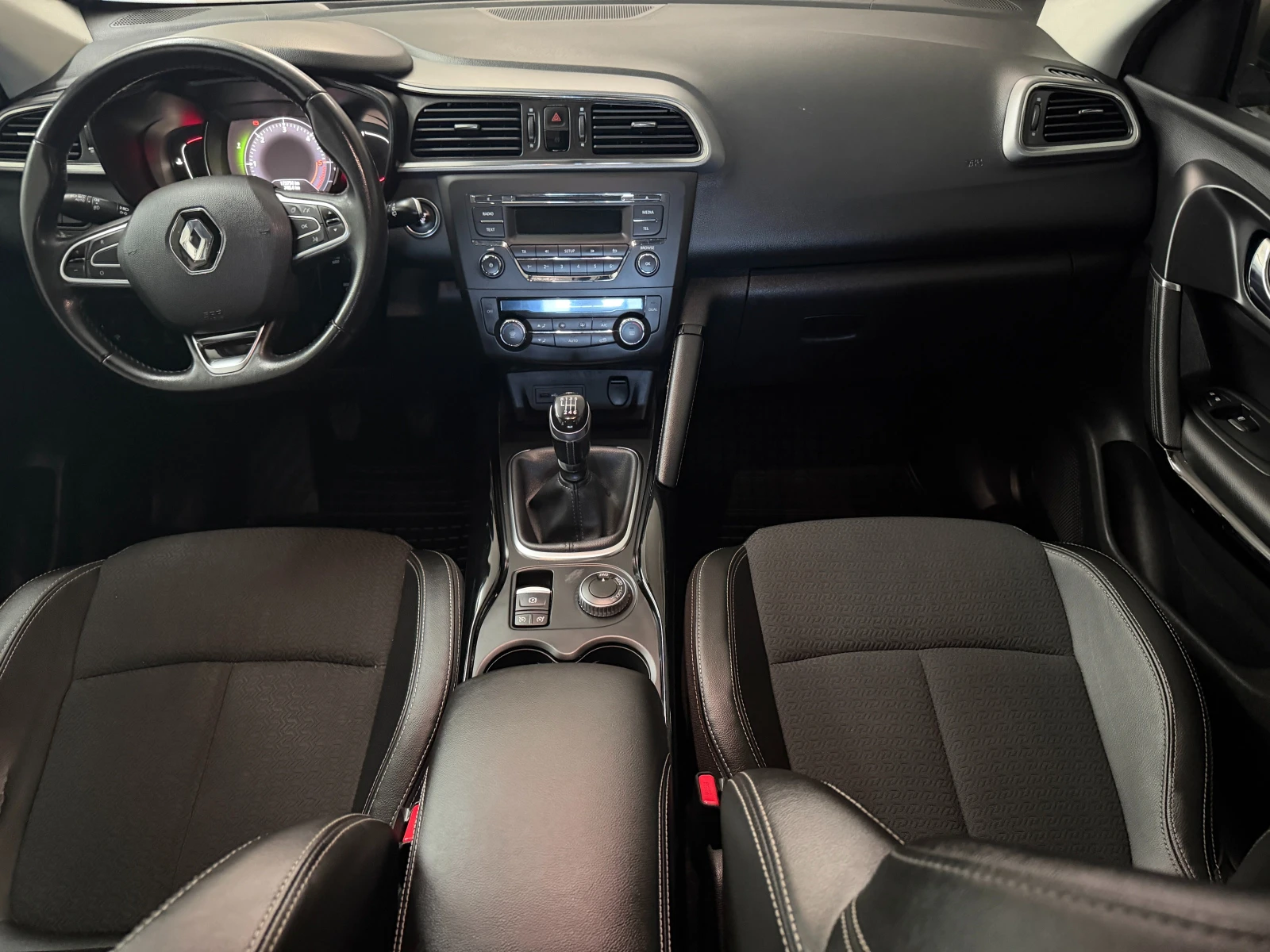 Renault Kadjar dci 4x4, снимка 8 - Автомобили и джипове - 55672615