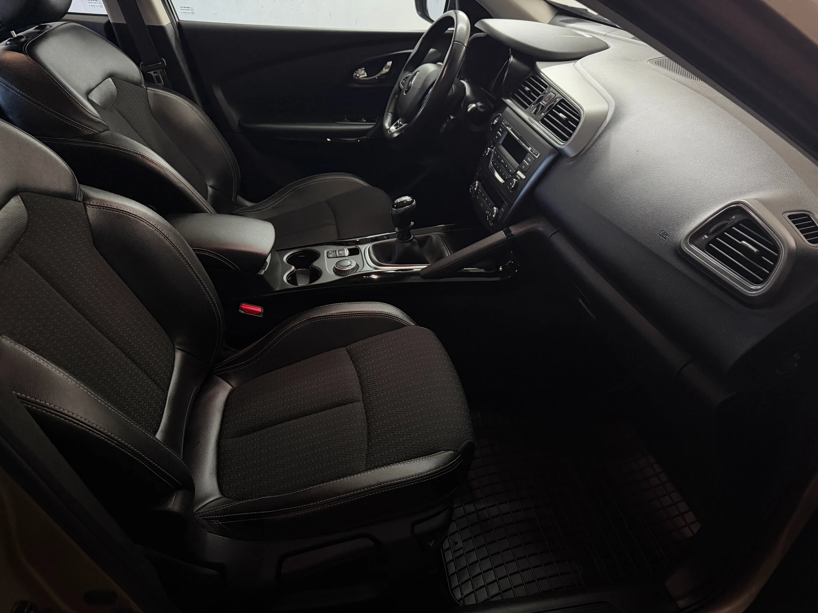 Renault Kadjar dci 4x4, снимка 9 - Автомобили и джипове - 55672615