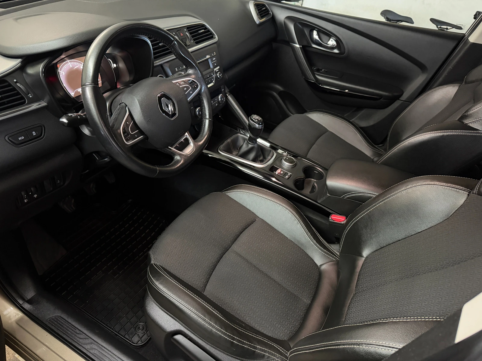 Renault Kadjar dci 4x4, снимка 7 - Автомобили и джипове - 55672615