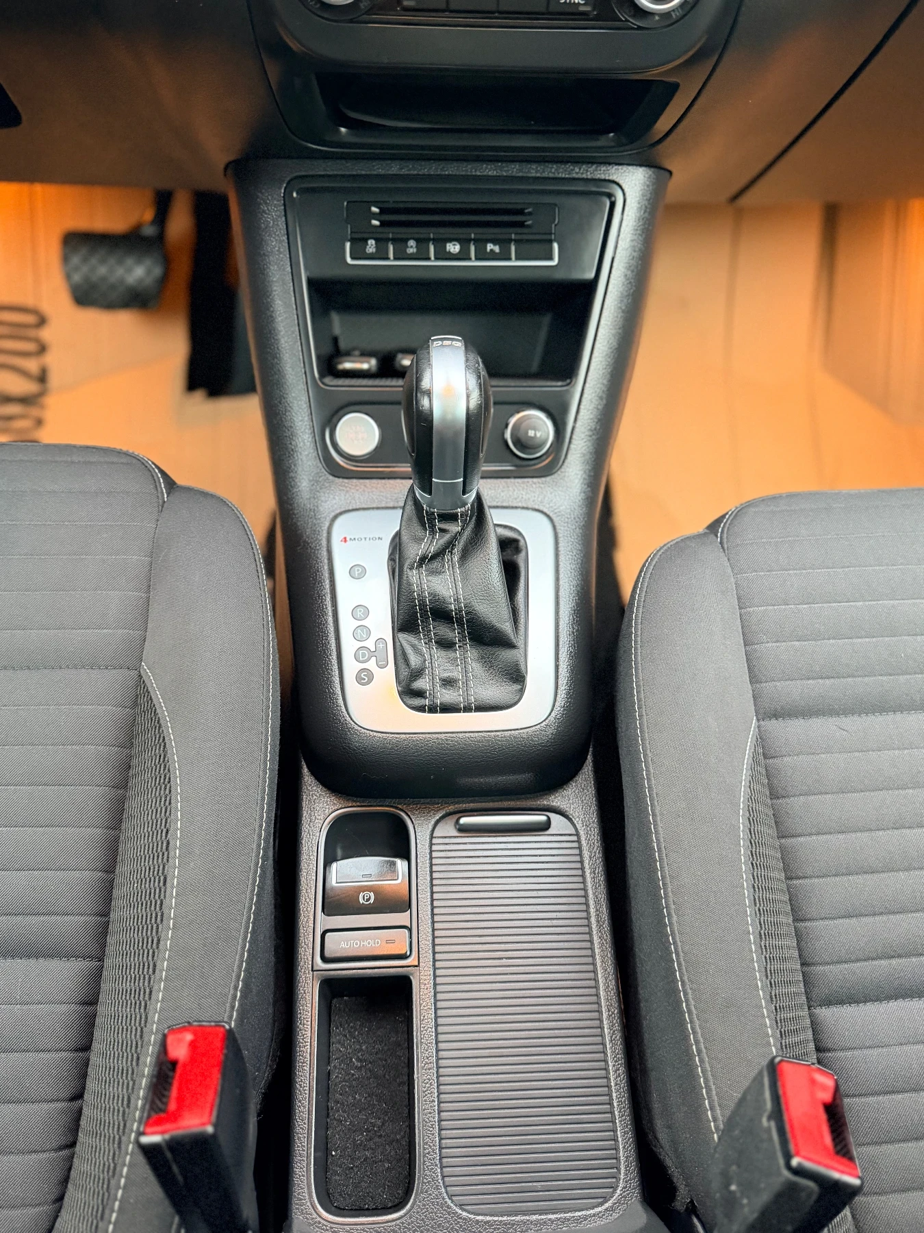 VW Tiguan 2.0 TDI 4Motion DSG, снимка 17 - Автомобили и джипове - 56198814