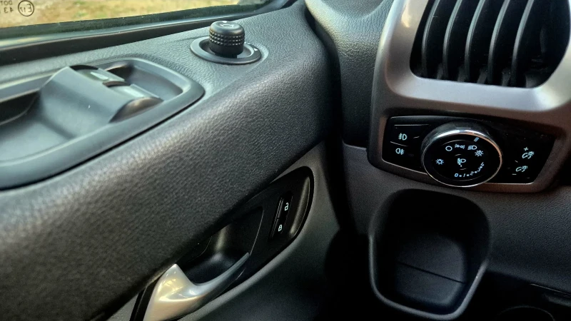 Ford Transit Custom 2.2 Maxi , снимка 11 - Бусове и автобуси - 52842687