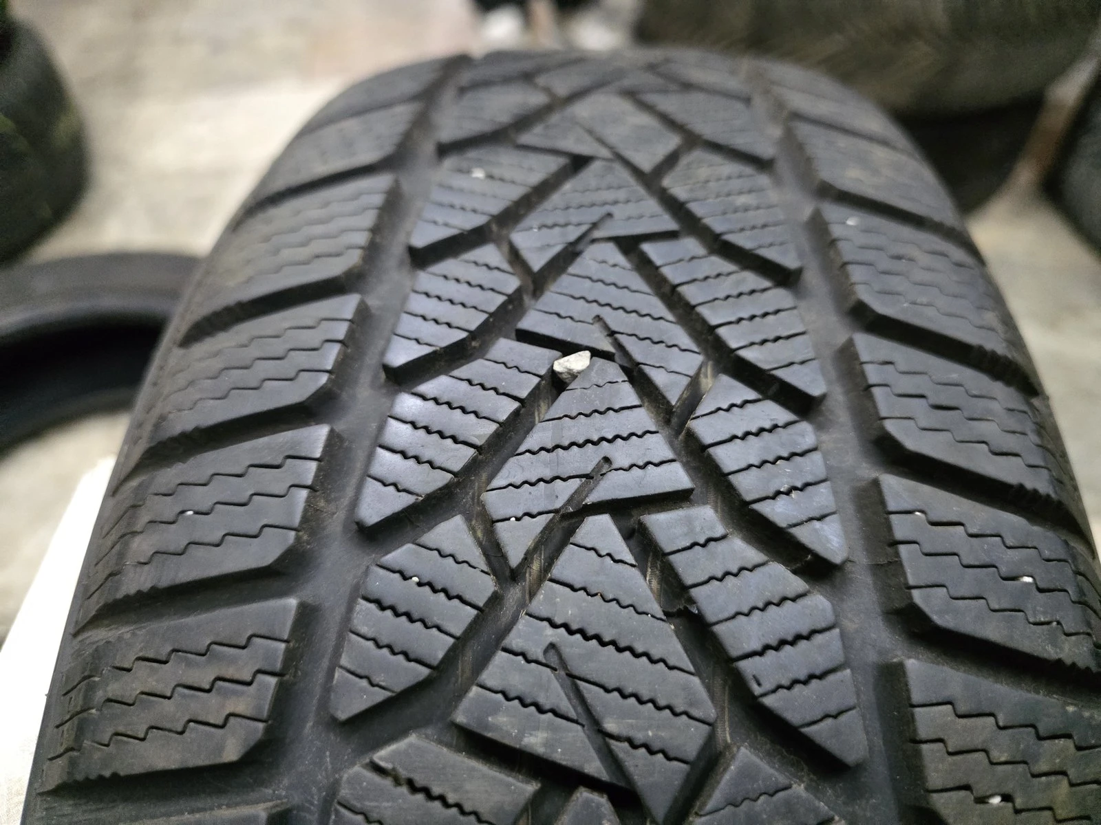 Гуми Зимни 185/55R15, снимка 5 - Гуми и джанти - 56716330