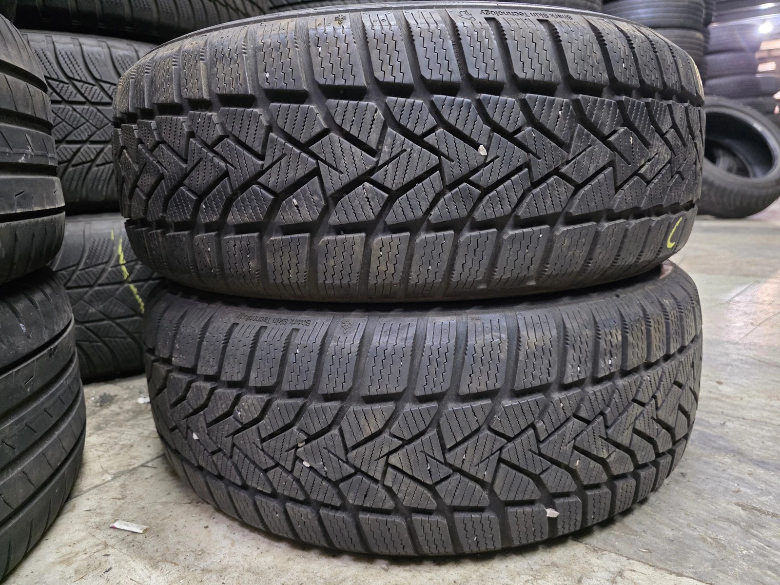 Гуми Зимни 185/55R15, снимка 4 - Гуми и джанти - 56716330