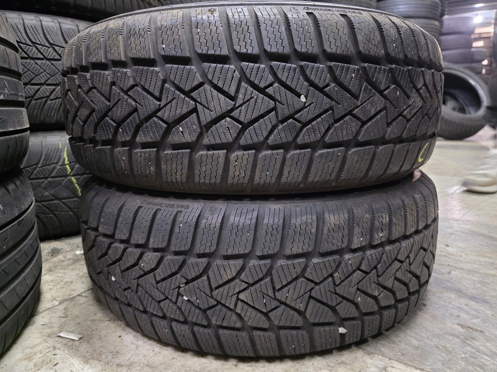 Гуми Зимни 185/55R15, снимка 3 - Гуми и джанти - 56716330