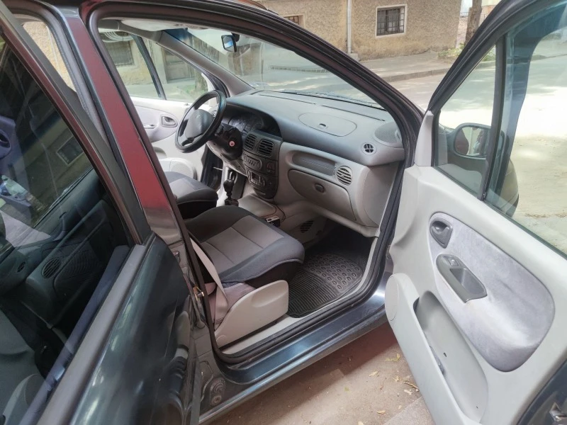 Renault Scenic, снимка 11 - Автомобили и джипове - 46791973