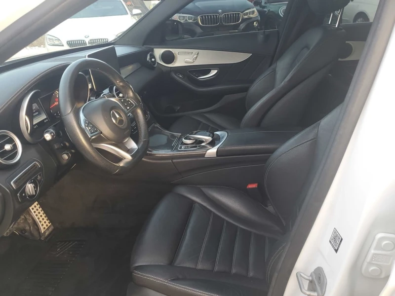 Mercedes-Benz C 300 * 4dr Sdn 4MATIC * CARFAX * БЕЗ ПЪРВОНАЧАЛНА ВНОСК, снимка 5 - Автомобили и джипове - 52894604