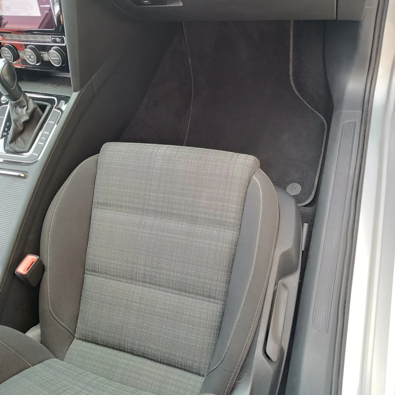 VW Passat R-Line 2.0 190ks., снимка 9 - Автомобили и джипове - 53236334