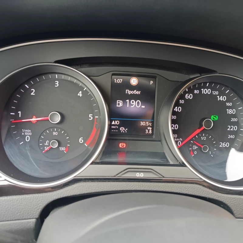 VW Passat R-Line 2.0 190ks., снимка 12 - Автомобили и джипове - 53236334