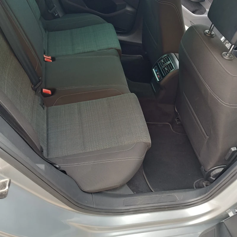 VW Passat R-Line 2.0 190ks., снимка 10 - Автомобили и джипове - 53236334
