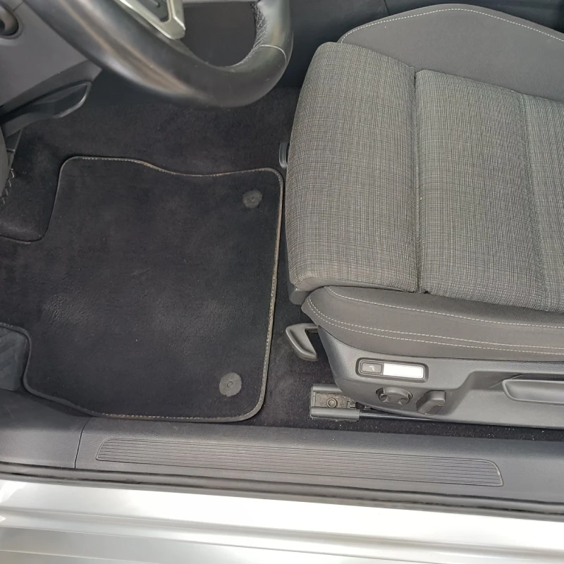 VW Passat R-Line 2.0 190ks., снимка 8 - Автомобили и джипове - 53236334